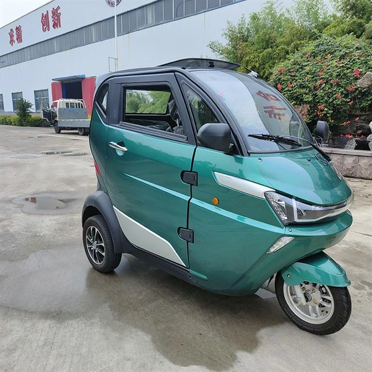 High Quality Cheap Electric Tricycle Motor Rickshaw With Closed Cabin For Travelling
